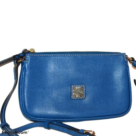 Dooney & Bourke Handbags - NWOT DOONEY AND BURKE SAFFIANO LEXI CROSSBody